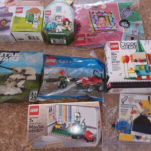 Lot of 8 different logo sealed LEGO items